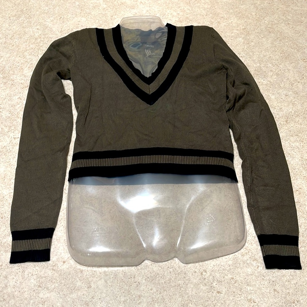 FOREVER 21 OLIVE & BLACK V NECK CROP TOP KNIT SWEATER